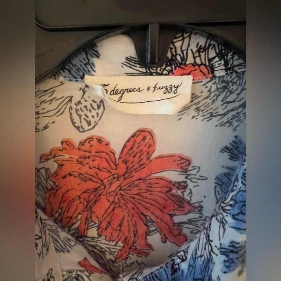 75 Degrees & Fuzzy Women Cotton Shirt Blouse Button Down Floral Blue Red Top - Picture 9 of 9